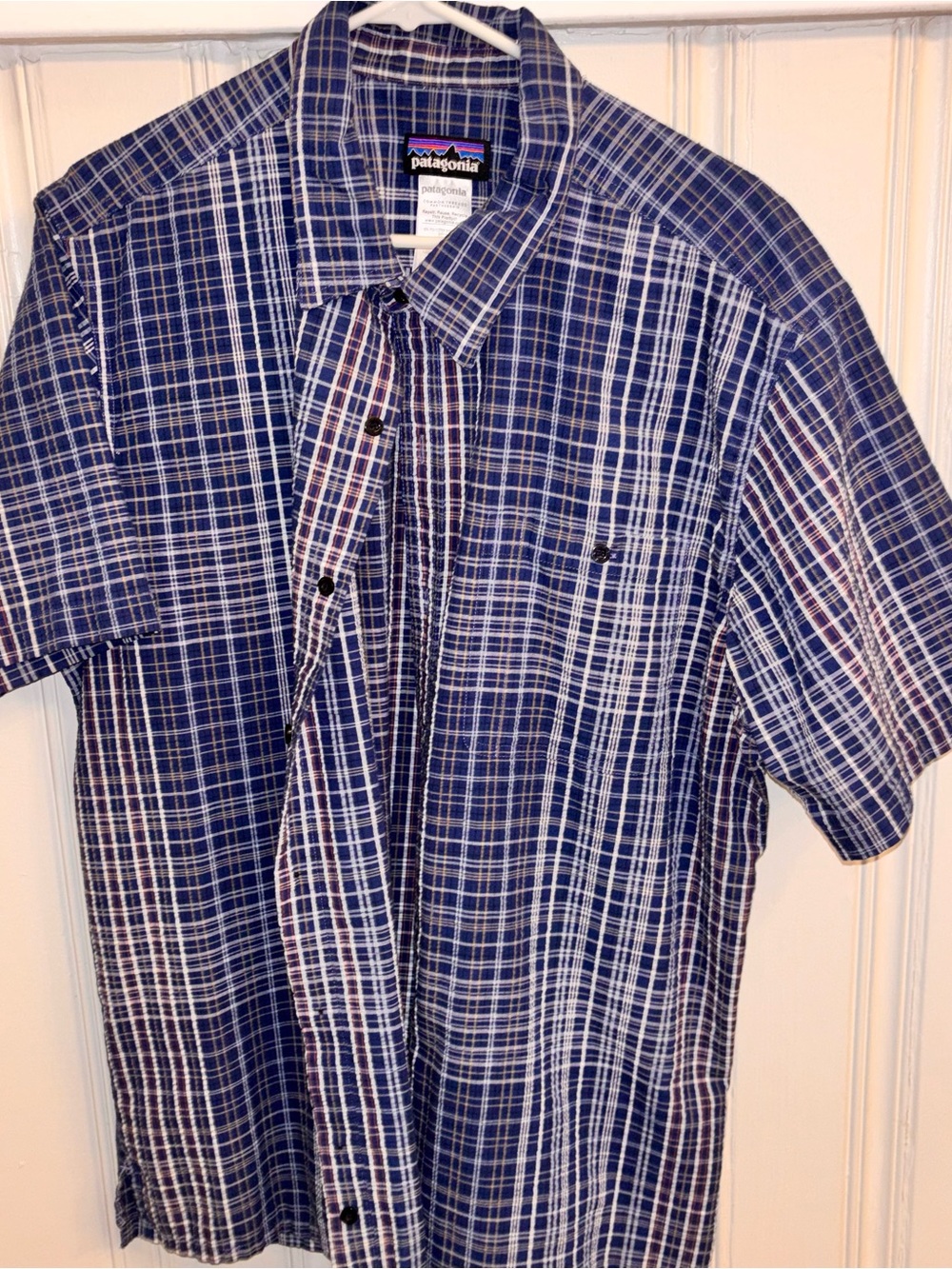 Patagonia men’s XL navy blue plaid seersucker, short sleeve button up shirt